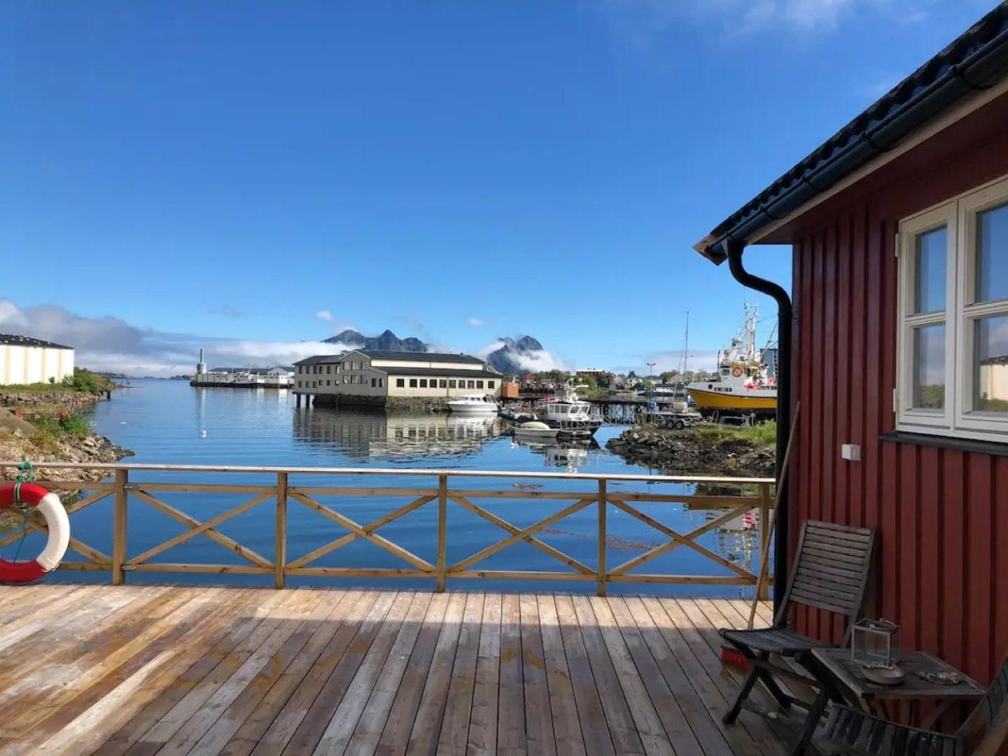Nora'S Waterfront Cabin Svolvaer Exterior photo