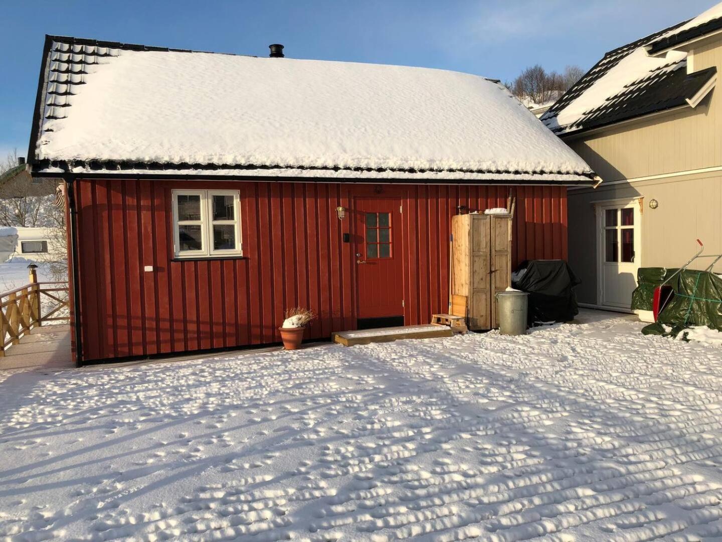 Nora'S Waterfront Cabin Svolvaer Exterior photo